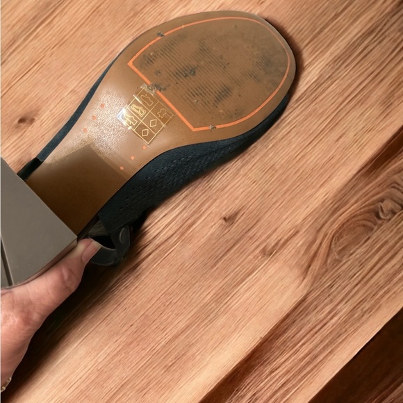 Navy Heeled Boot with Peep Toe opening Size 8 Like new! FLAWLESS - Picture 4 of 5